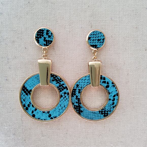 Women's Faux Leather Gold Tone Dangle Earrings in Turquoise Snake Print - Picture 1 of 7